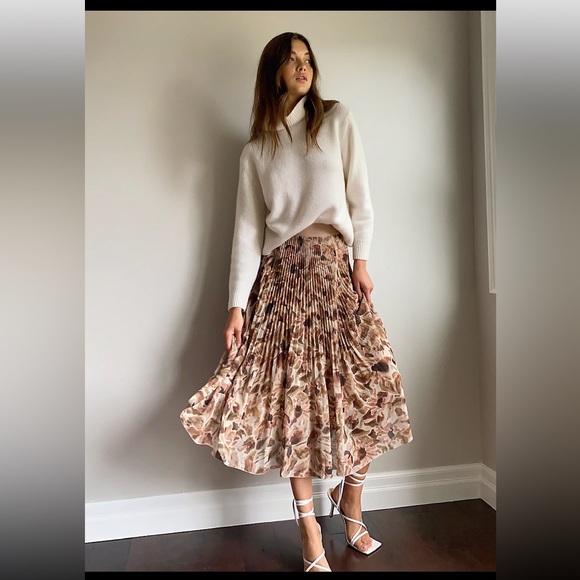 $160 NWT Aritzia Wilfred Twirl Skirt Birch Large Spring - Picture 1 of 6